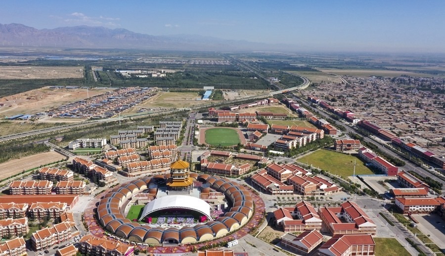 這是2022年9月7日拍攝的寧夏銀川市閩寧鎮(zhèn)（無人機照片）。新華社記者 馮開華 攝