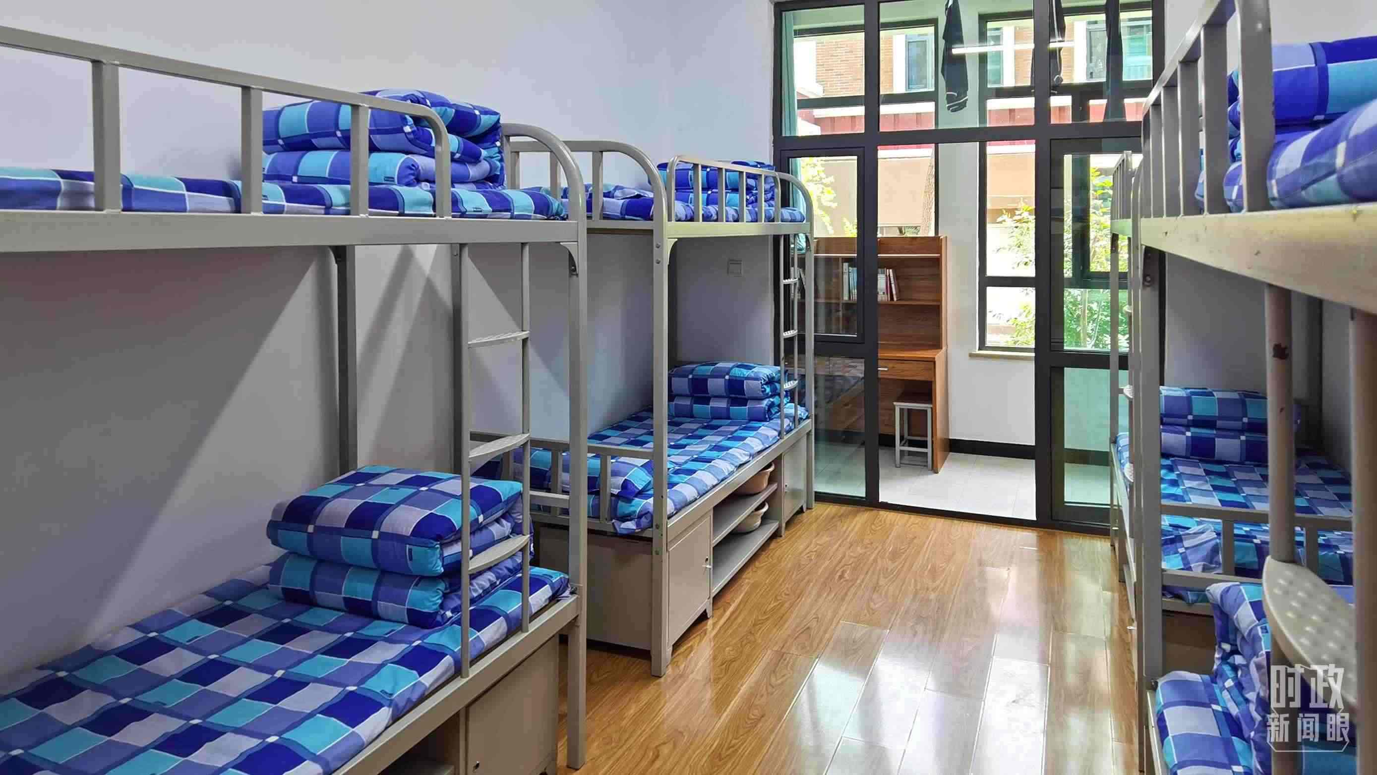 △果洛西寧民族中學(xué)宿舍樓。（總臺央視記者郭鴻拍攝）