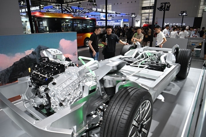 這是在博覽會現(xiàn)場拍攝的一款智能網聯(lián)汽車平臺架構（6月20日攝）。新華社記者 孫凡越 攝