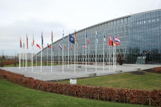  這是2月15日在比利時布魯塞爾拍攝的北約總部一角。為期一天的北約成員國國防部長會議15日在比利時首都布魯塞爾結(jié)束。會議就加強北約的威懾和防御以及對烏克蘭的支持等問題展開討論。新華社記者趙丁喆攝