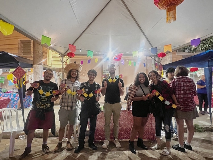 參與者體驗(yàn)文化碰撞與融合的樂(lè)趣。 圣保羅州立大學(xué)孔子學(xué)院供圖