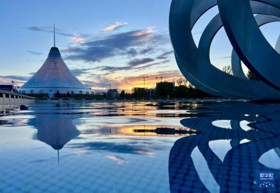 這是7月1日在哈薩克斯坦首都阿斯塔納拍攝的“可汗之帳”購物中心。新華社記者 岳月偉 攝