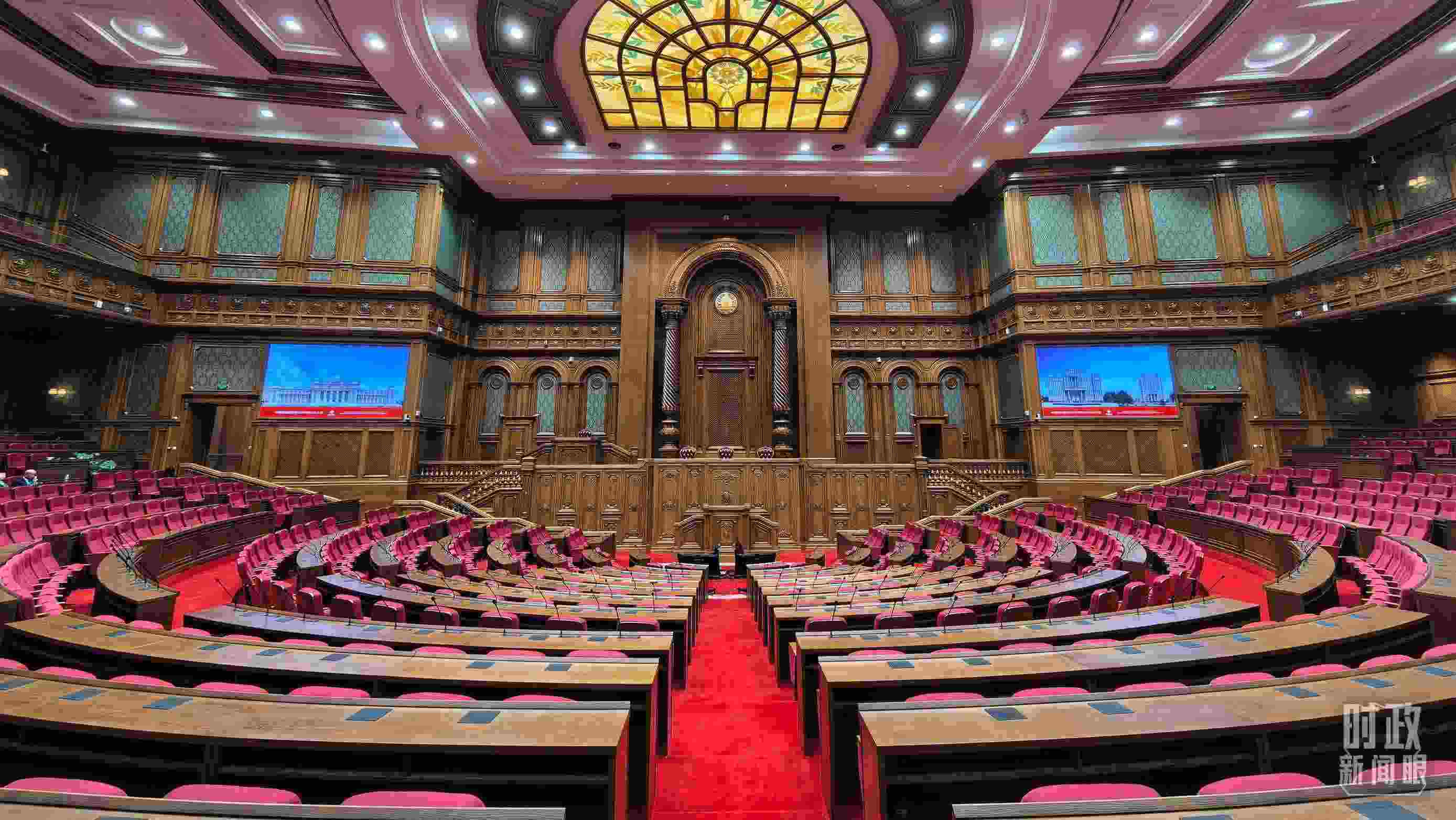 △中方援建塔議會(huì)大樓內(nèi)的聯(lián)席議會(huì)廳。（總臺(tái)央視記者陸泓宇拍攝）