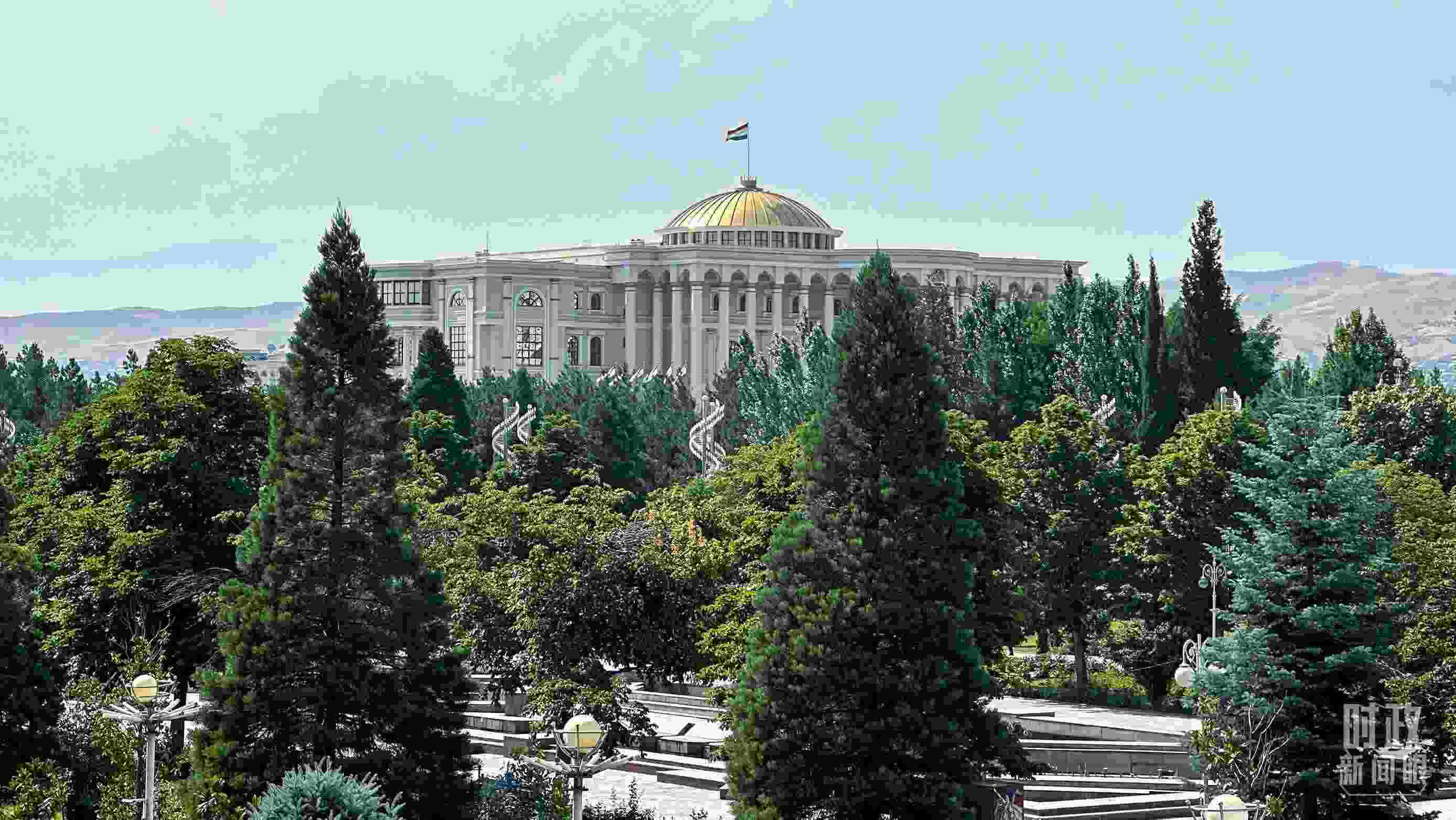 △塔吉克斯坦總統(tǒng)府。（總臺(tái)央視記者趙化拍攝）