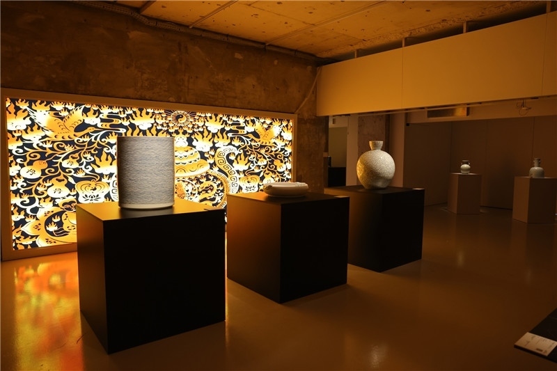 《新生萬物-中國非遺與當代設(shè)計展》展廳。陽光媒體集團供圖