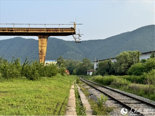 通鋼產(chǎn)品通過鐵路運輸出場。人民網(wǎng) 謝瑩攝