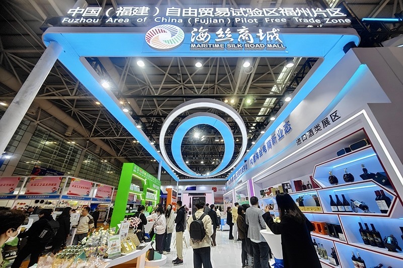 2024年3月18日，第四屆中國(guó)跨境電商交易會(huì)在福建福州開幕。展會(huì)聚焦“鏈接跨境全流域 共建電商新生態(tài)”，集聚全國(guó)80余個(gè)外貿(mào)產(chǎn)業(yè)帶的上千家供應(yīng)鏈企業(yè)。