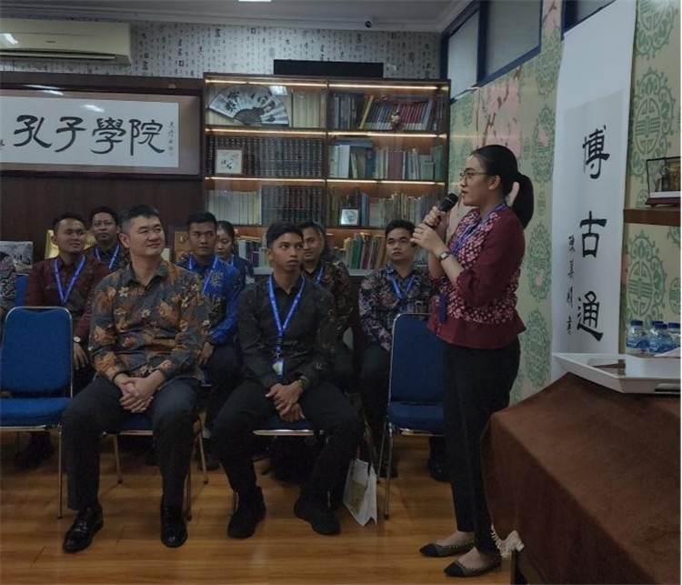 警察學員用漢語進行自我介紹 ?；顒又鬓k方供圖