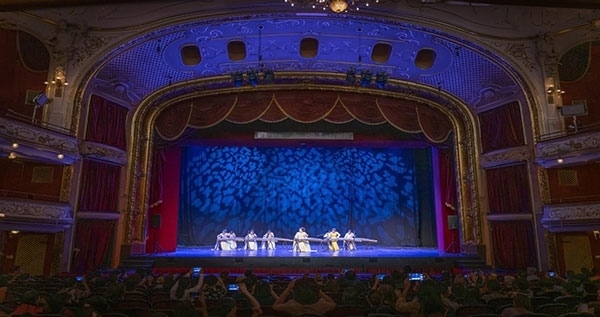 2024匈牙利青少年國際音樂會節(jié)目《戰(zhàn)臺風(fēng)》表演舞臺現(xiàn)場。兒促會藝教委供圖