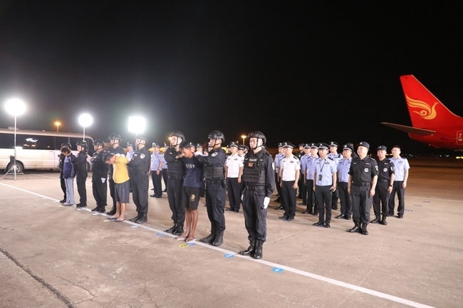 押解現(xiàn)場(chǎng)。公安部供圖