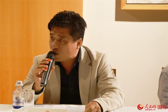 巴西中國浙江商會會長鄭俠茂在座談會上致辭。人民網記者 陳海琪攝