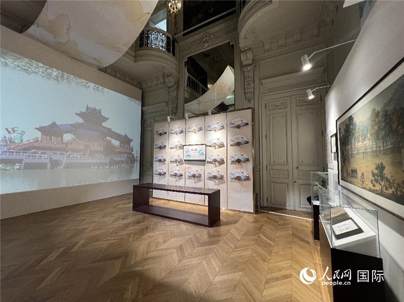 中國風(fēng)與法國經(jīng)典建筑相互融合。 人民網(wǎng)記者 何蒨攝