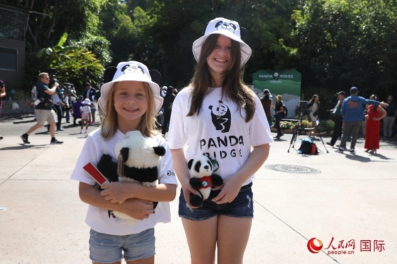 3、美國當(dāng)?shù)卦S多民眾來圣迭戈動物園看熊貓。 人民網(wǎng)記者 李志偉攝