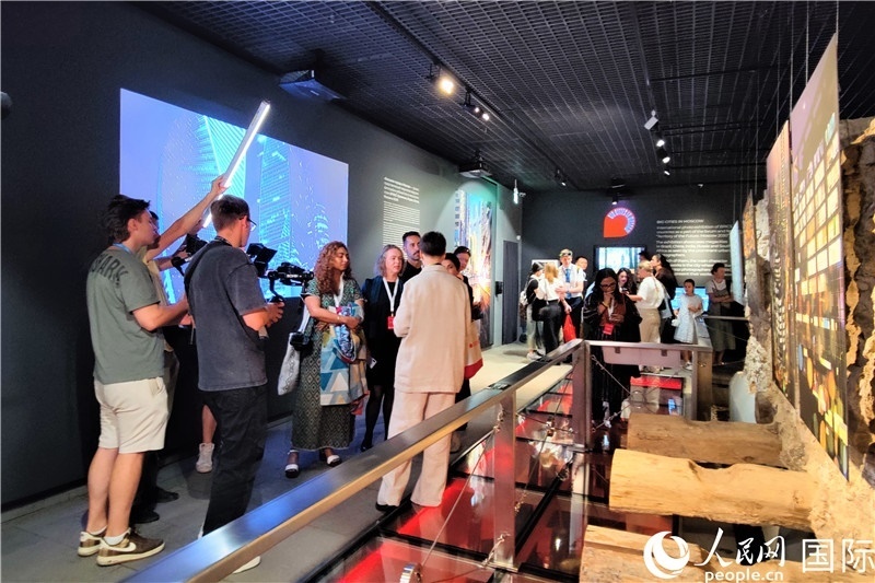 金磚國家城市主題攝影展現(xiàn)場。人民網(wǎng)記者 于宏建攝