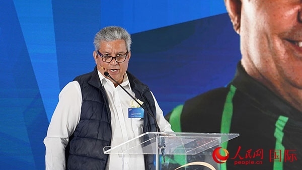 茨瓦尼市市長委員會(huì)成員漢內(nèi)斯·科茲致辭。人民網(wǎng) 張茜攝