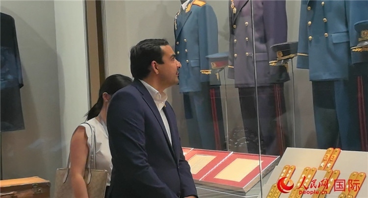 毛里求斯民議會議長阿德里安·夏爾·杜瓦爾參觀中國共產黨歷史展覽館。人民網 鐘文興攝