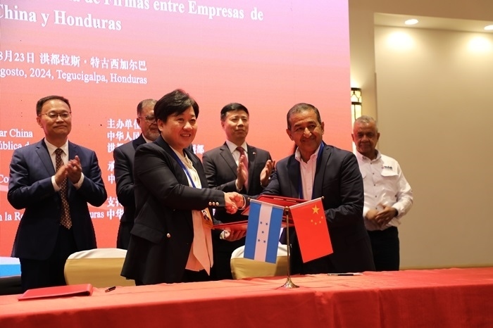 活動現(xiàn)場。埃內(nèi)斯托·多明戈斯攝