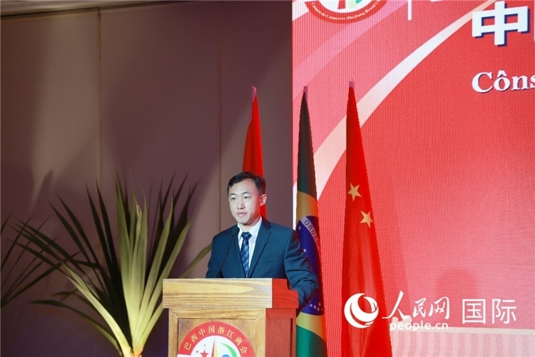 中國駐里約熱內(nèi)盧代總領(lǐng)事王海濤在典禮中致辭。人民網(wǎng)記者 陳海琪攝