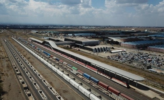 這是2023年9月在肯尼亞首都內羅畢拍攝的蒙內鐵路內羅畢站（無人機照片）。新華社記者 韓旭 攝