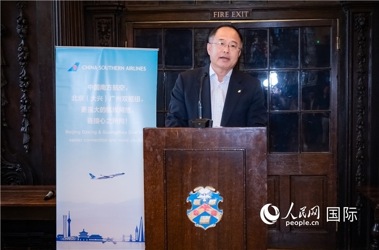 圖為中國駐倫敦旅游辦事處主任張力致辭。人民網(wǎng) 郭錦標(biāo)攝