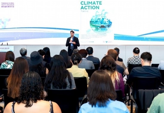 8月29日，在第二屆清華國(guó)際青年對(duì)話論壇活動(dòng)上，正在清華大學(xué)攻讀藥學(xué)博士的埃及留學(xué)生阿姆爾·瓦赫巴分享中國(guó)之旅的感悟。新華社發(fā)（畢尚宏攝）