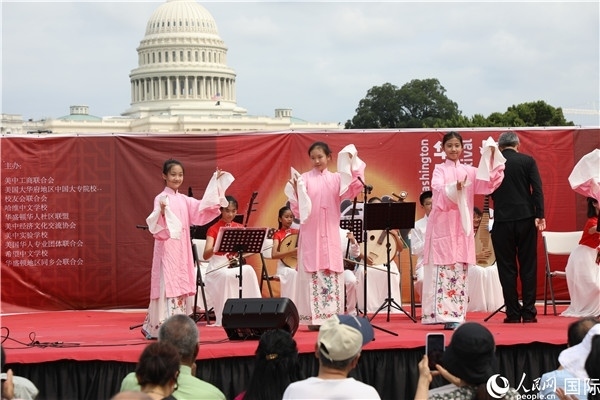 2、在華盛頓中國(guó)文化節(jié)活動(dòng)上，還進(jìn)行了豐富多樣的中國(guó)文化演出。 人民網(wǎng)記者 李志偉攝