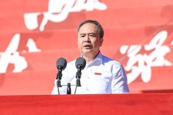 中國科學(xué)院院士、大連理工大學(xué)校長賈振元在2024級新生開學(xué)典禮上致辭。校方供圖