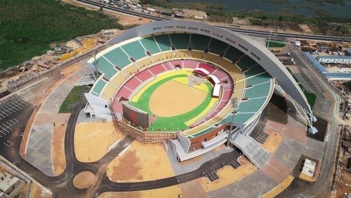 這是2018年7月18日在塞內(nèi)加爾首都達喀爾航拍的中國援建的塞內(nèi)加爾競技摔跤場。新華社記者 呂帥 攝