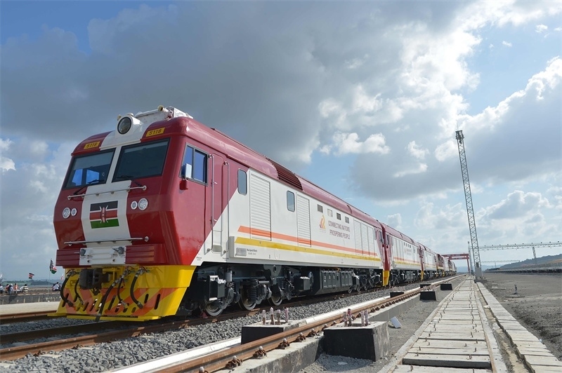 當(dāng)?shù)貢r(shí)間2017年5月30日，肯尼亞蒙巴薩，連接肯尼亞港口城市蒙巴薩和首都內(nèi)羅畢的蒙內(nèi)鐵路正式竣工通車(chē)。