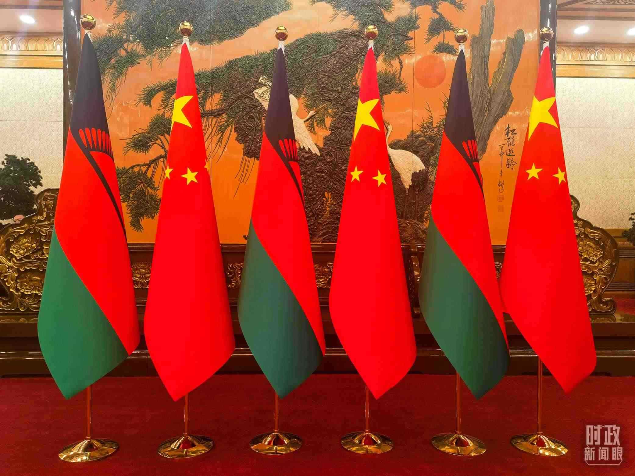 △中國和馬拉維國旗。（總臺央視記者陳曦拍攝）