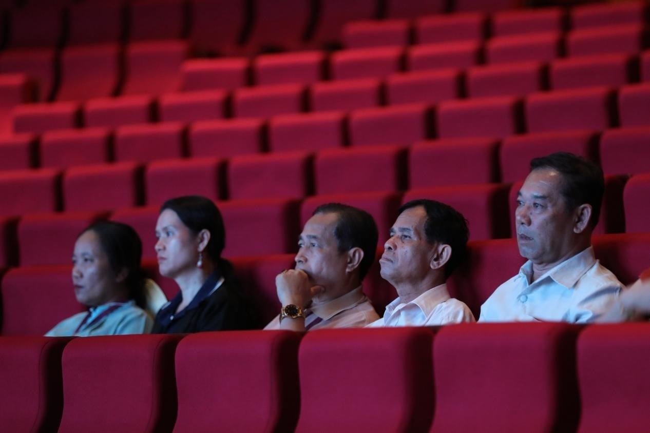 亞洲媒體考察團(tuán)在觀眾席就座?！吨袊?guó)經(jīng)濟(jì)周刊》記者 肖翊攝