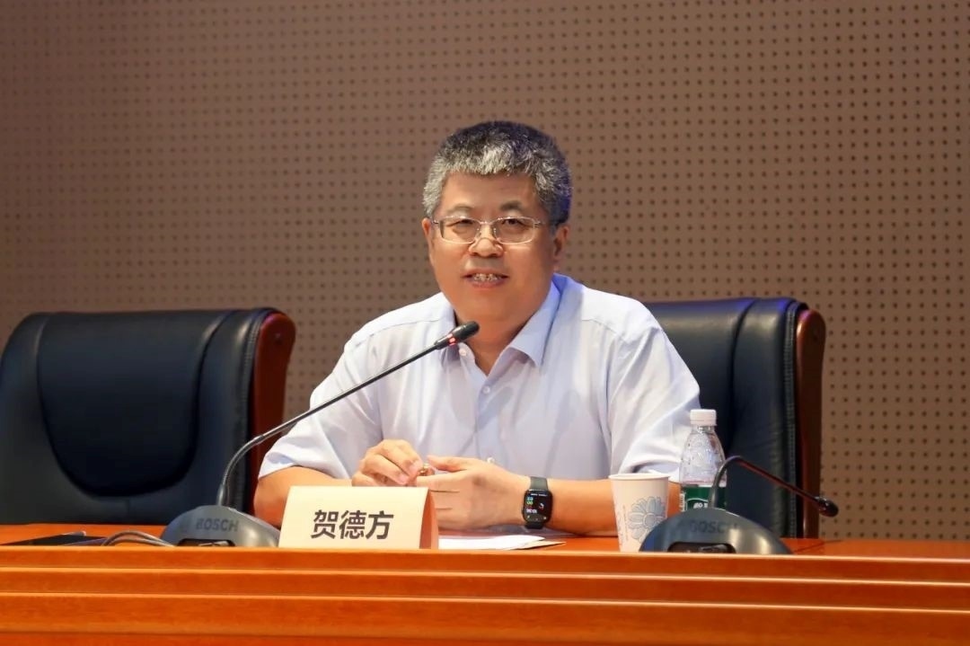 國務院參事、科技部原副秘書長、中國科技評估與成果管理研究會理事長賀德方致辭。主辦方供圖