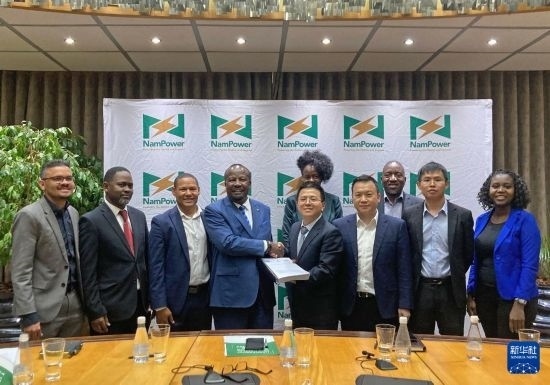 9月9日，在納米比亞首都溫得和克，嘉賓在簽字儀式后合影。新華社發(fā)（江西國際供圖）
