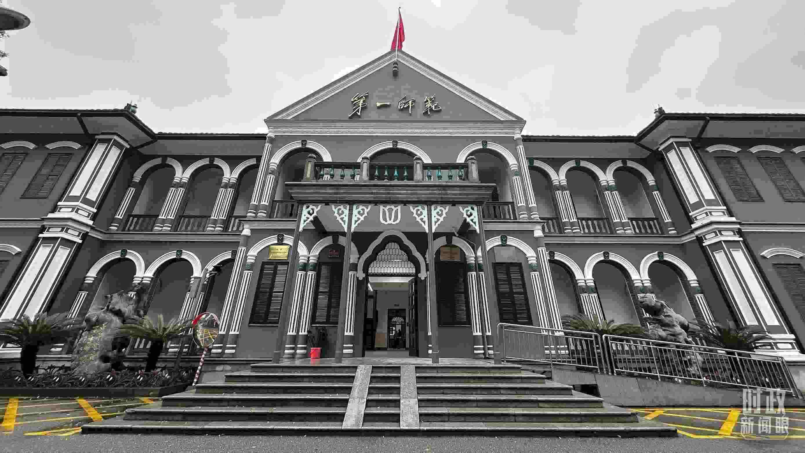  △2024年3月，習近平來到湖南第一師范學院（城南書院校區(qū)）考察。當時他說，國家要強大，必須辦好教育。（總臺央視記者覃思拍攝）