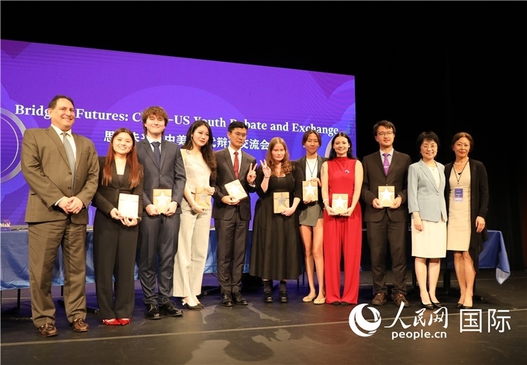 3、當(dāng)天還舉行了以“中美青年未來(lái)說(shuō)”為主題的中美“Z世代”辯論交流會(huì)。 人民網(wǎng)記者 李志偉攝