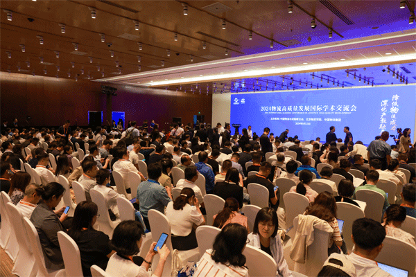 會(huì)議現(xiàn)場(chǎng)。學(xué)校供圖