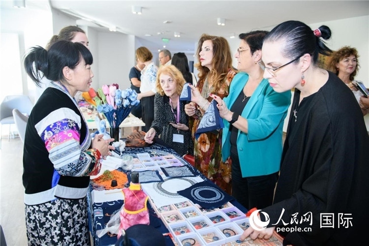 蠟染展示。傅永山攝