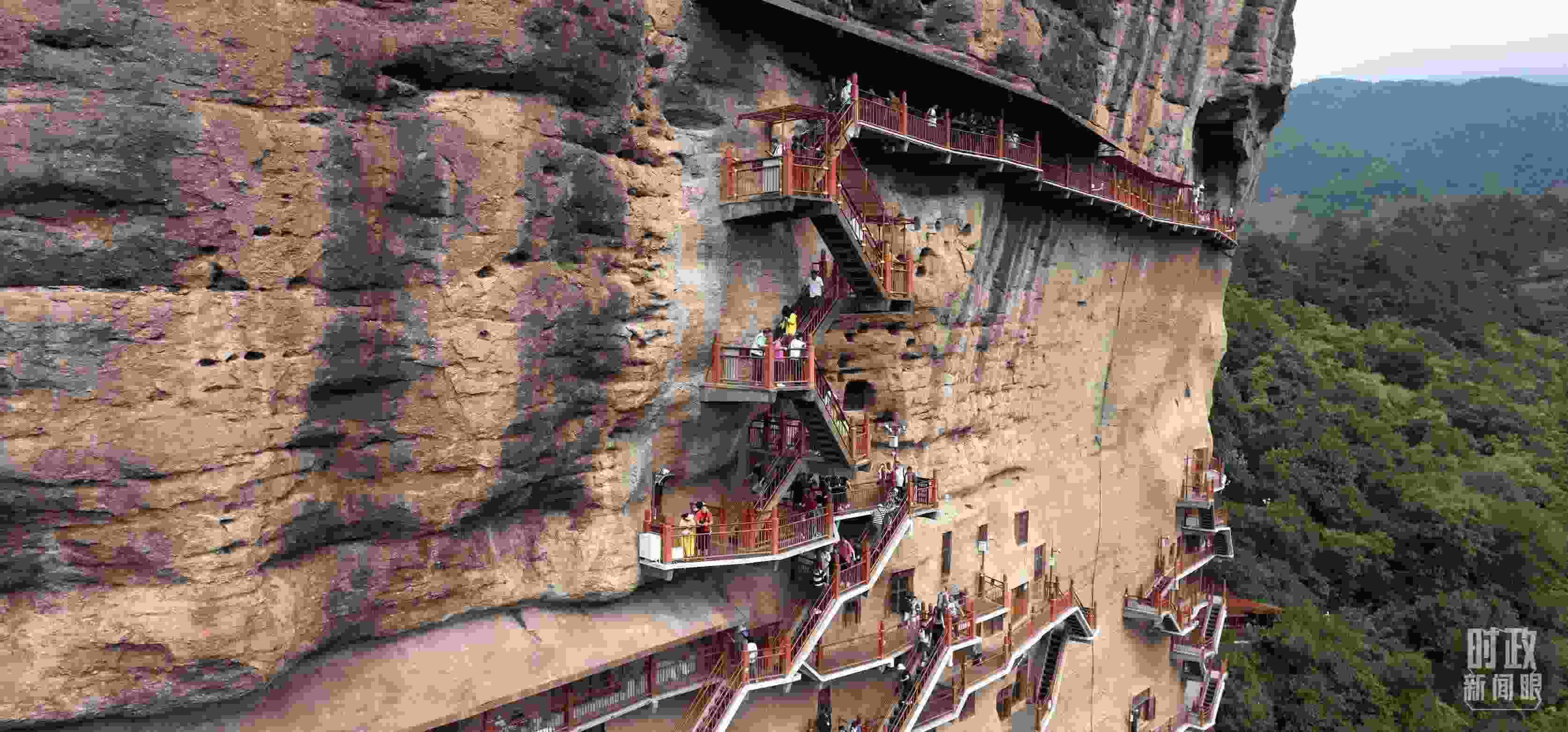 △麥積山石窟是國家5A級旅游景區(qū)，2024年上半年累計接待游客57萬人。（總臺國廣記者李晉拍攝）