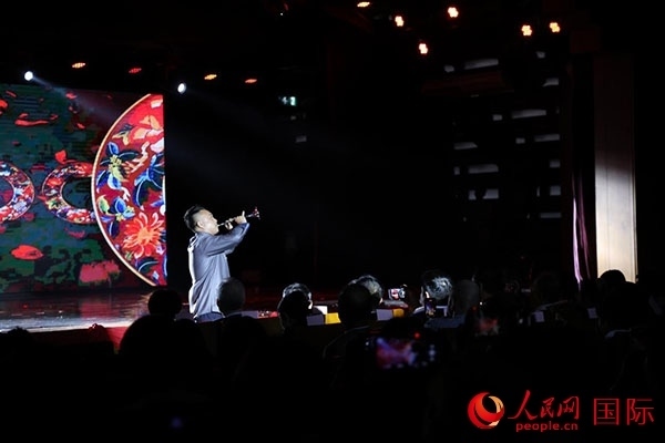 演出現(xiàn)場(chǎng)，演員帶來嗩吶獨(dú)奏《看秧歌》。人民網(wǎng)記者 楊一攝