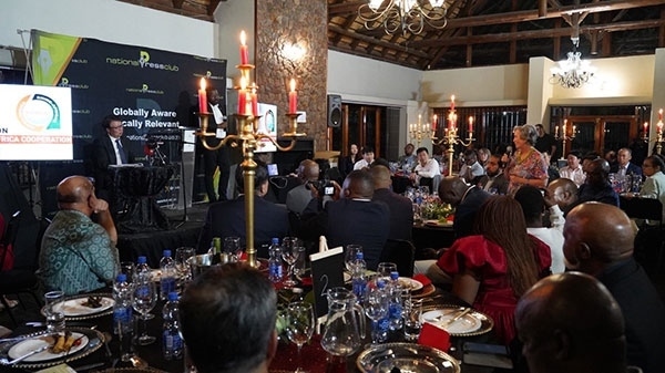 吳大使回答記者提問(wèn)。人民網(wǎng) 劉暢攝