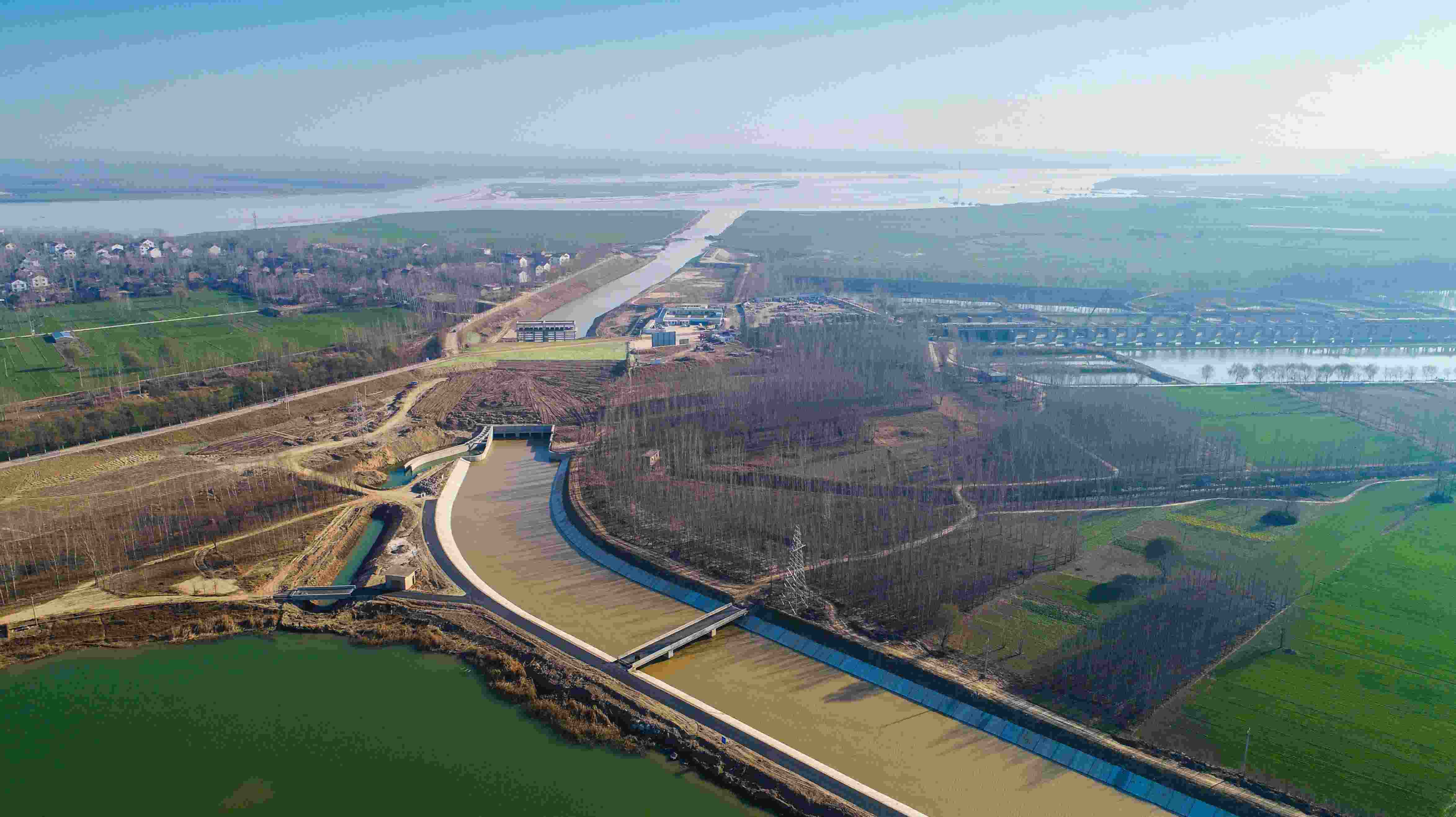 實施引黃入冀調(diào)水，助力華北地下水超采綜合治理和白洋淀生態(tài)環(huán)境修復(fù)。水利部水資源局供圖