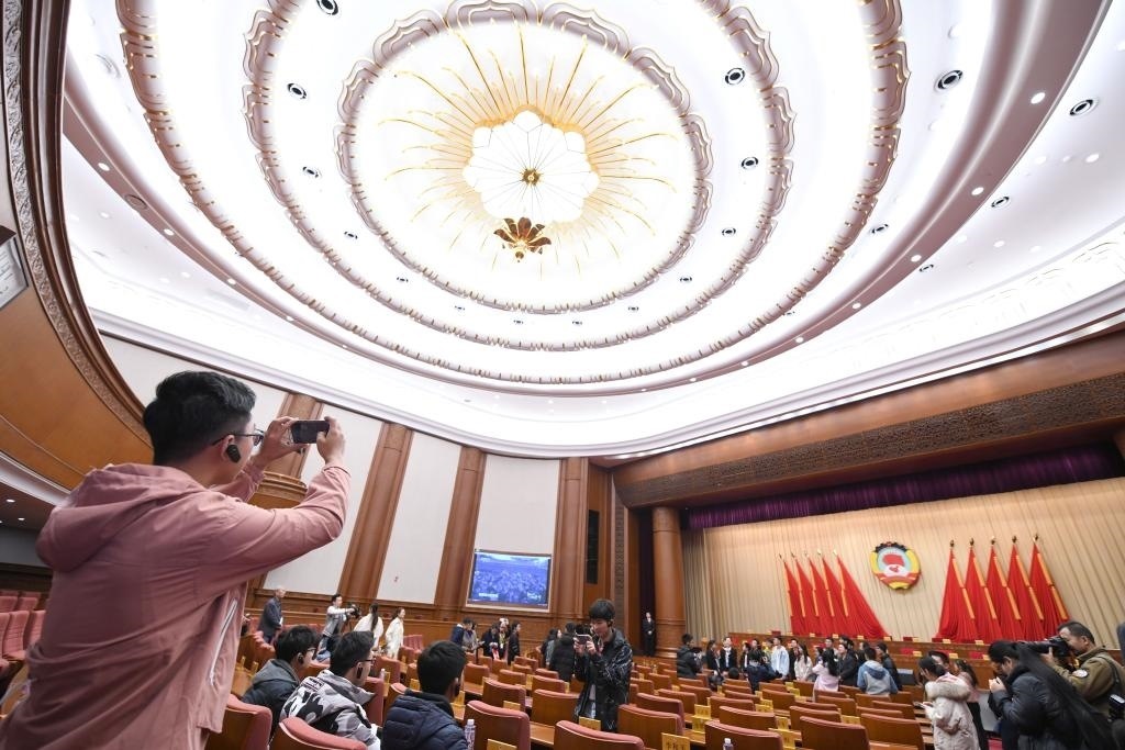 2019年11月16日，全國(guó)政協(xié)機(jī)關(guān)舉辦第一次公眾開(kāi)放日活動(dòng)，約200名高校師生、街道工作人員、退休干部、居民代表等參加。新華社記者 岳月偉 攝