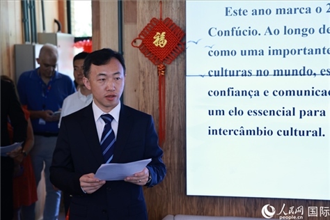 中國(guó)駐里約總領(lǐng)館副總領(lǐng)事王海濤在活動(dòng)現(xiàn)場(chǎng)致辭。人民網(wǎng)記者 陳海琪攝