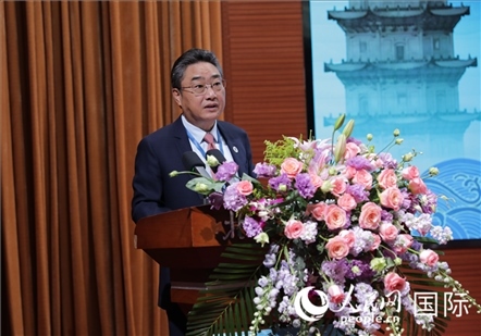 國—東盟中心秘書長史忠俊在“走進(jìn)中華文明——海絲印記 世遺泉州”主題人文交流活動(dòng)中致辭。人民網(wǎng) 王婧攝