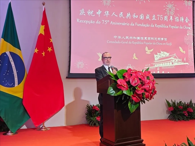 巴西外交部駐東北部地區(qū)辦公室主任德寶拉大使在招待會(huì)上致辭。 中國駐累西腓總領(lǐng)館供圖