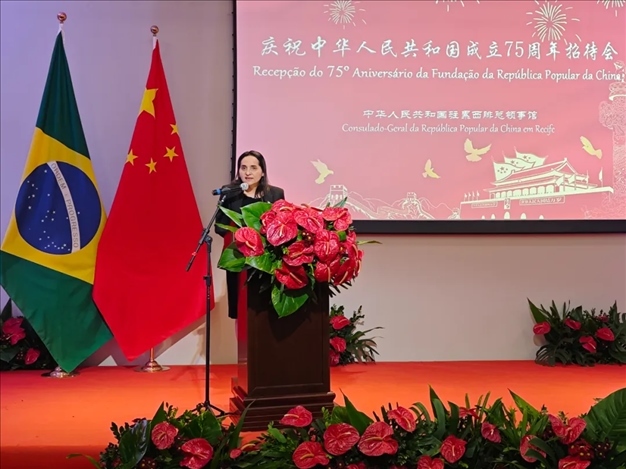 伯南布哥州州長(zhǎng)代表、科技廳長(zhǎng)維達(dá)爾在招待會(huì)上致辭。 中國駐累西腓總領(lǐng)館供圖