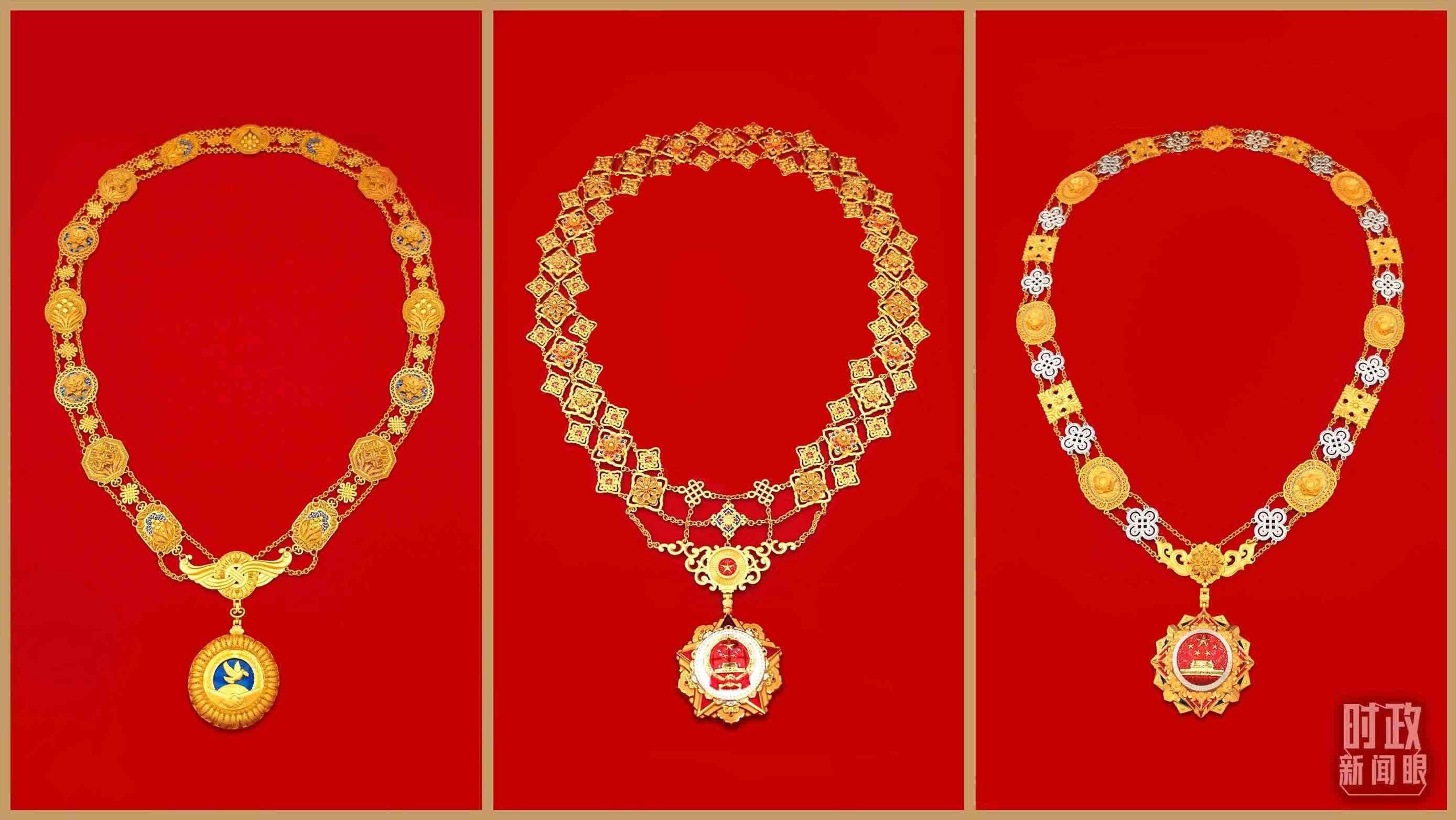 “共和國(guó)勛章”（中）、“友誼勛章”（左）和國(guó)家榮譽(yù)稱號(hào)獎(jiǎng)?wù)拢ㄓ遥?。（總臺(tái)央視記者郭鴻、鄂介甫拍攝）
