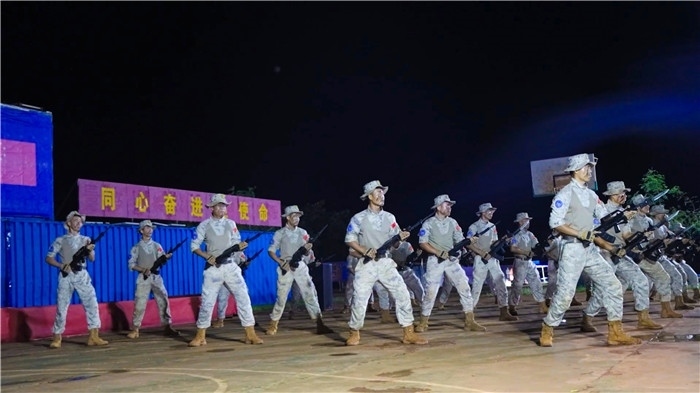 刺殺操展示氣勢(shì)沖天。孫千攝