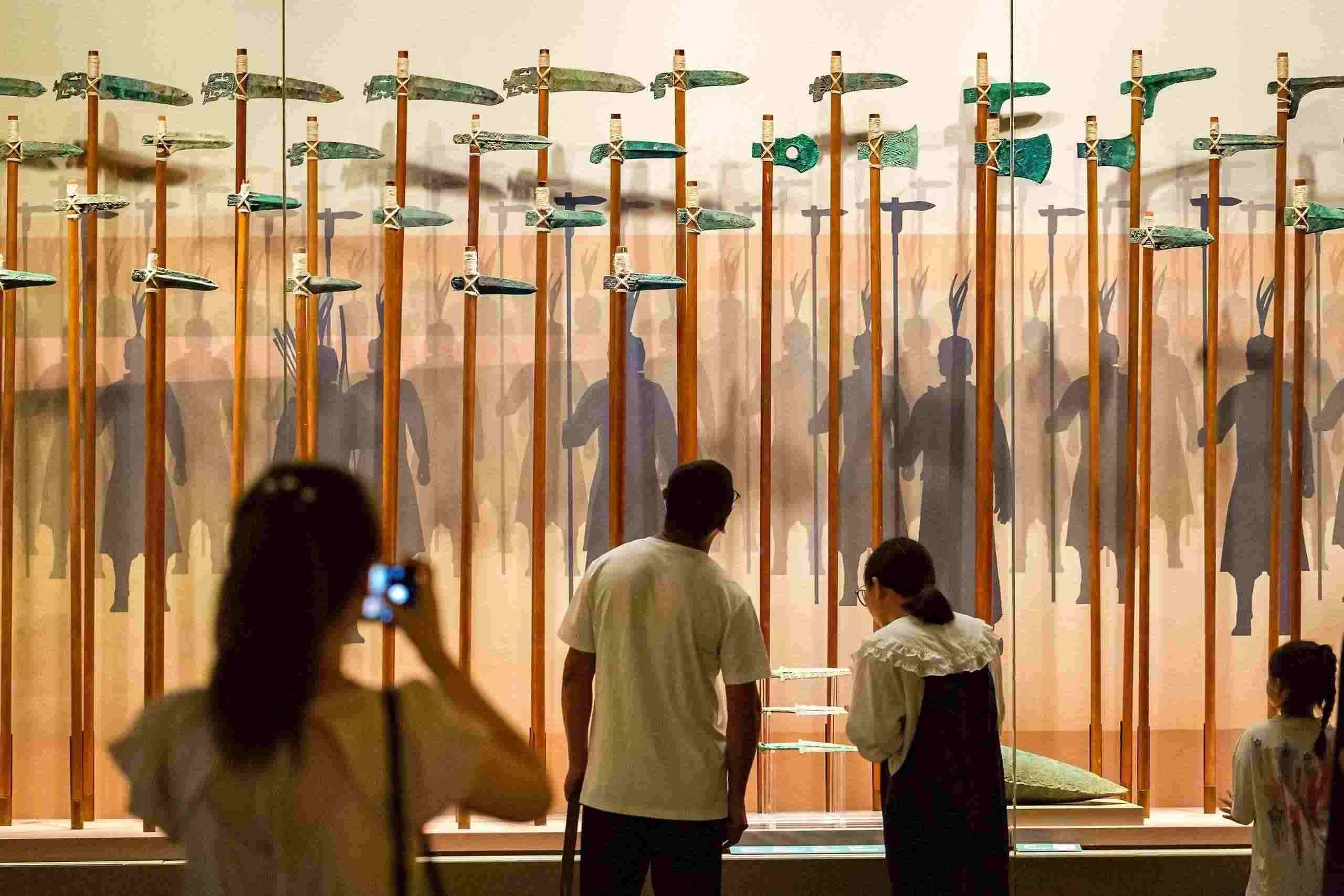 △2024年8月25日，游客在河南省安陽(yáng)市殷墟博物館參觀。