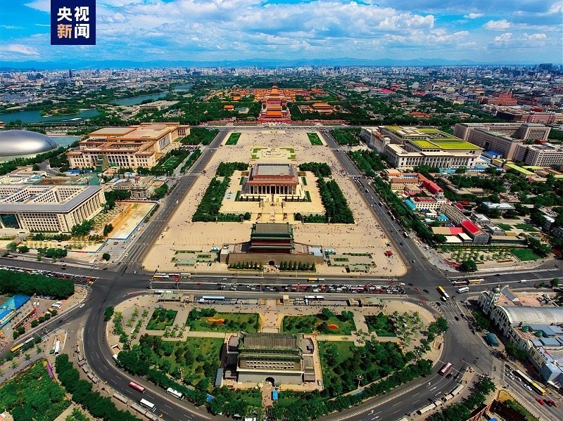 △全長(zhǎng)7.8公里的北京中軸線上，分布有鐘鼓樓、景山、故宮等15處遺產(chǎn)構(gòu)成要素。